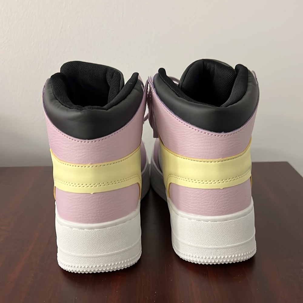 Shoes - Picture 3 of 4